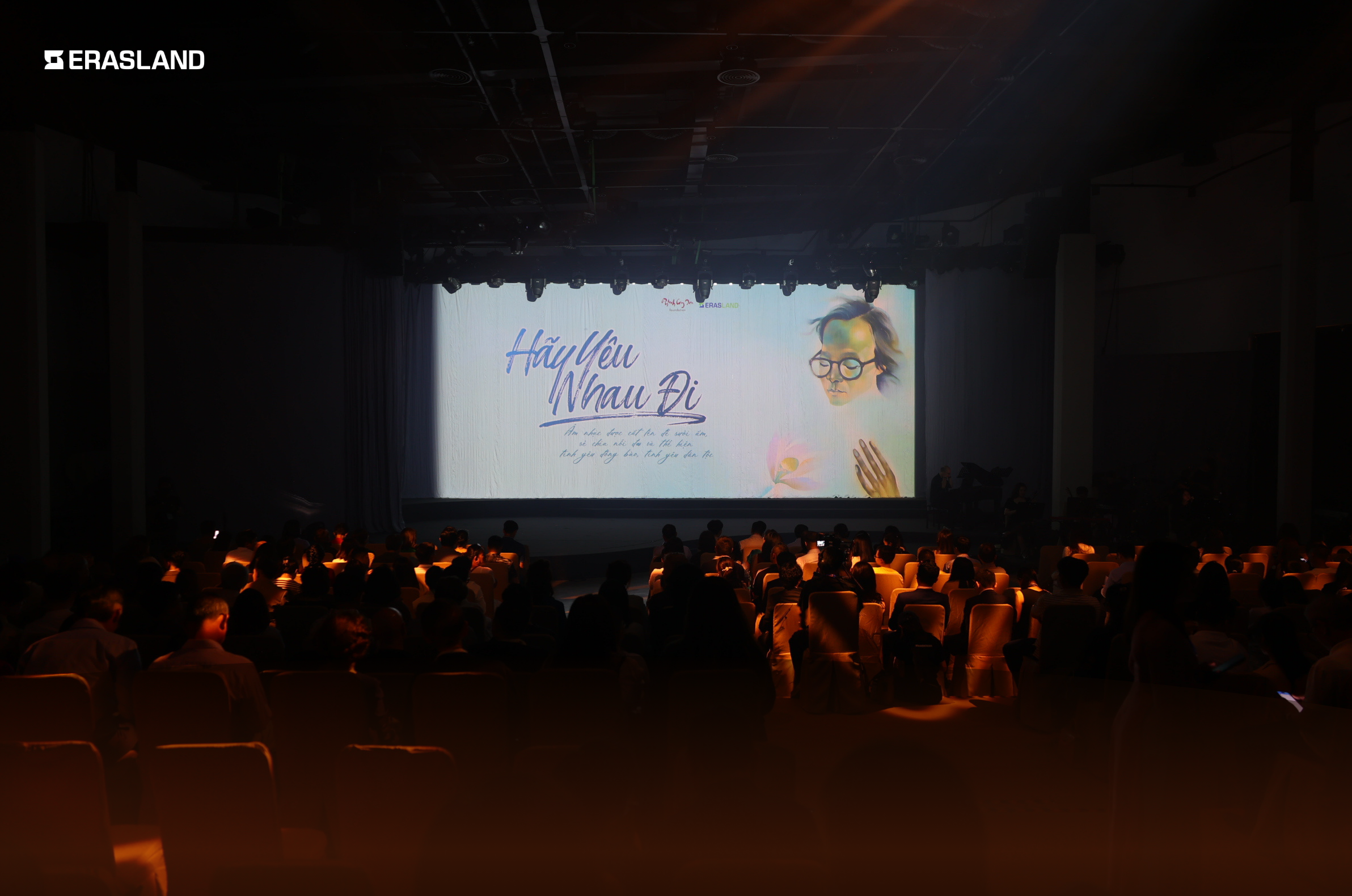 ĐÊM NHẠC CHUNG TAY CÙNG NGƯỜI DÂN MIỀN TRUNG CHỊU ẢNH HƯỞNG THIÊN TAI ĐÓN TẾT